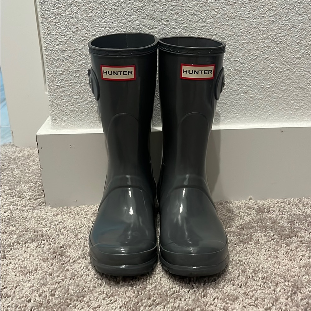 Hunter Short Glossy Gray Rain Boots - size 7